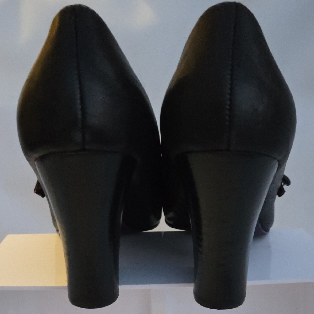 Chic Black Mary Jane Heels - Picture 5 of 7